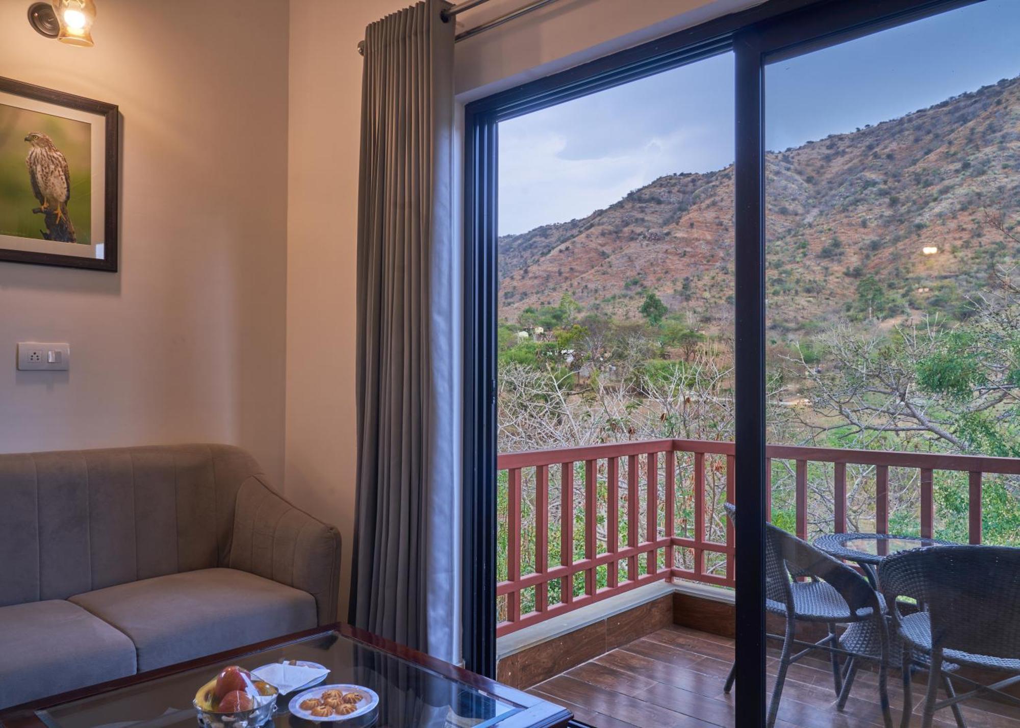The Hunting Lodge Resort Udaipur - Villas & Pool Dabok ภายนอก รูปภาพ