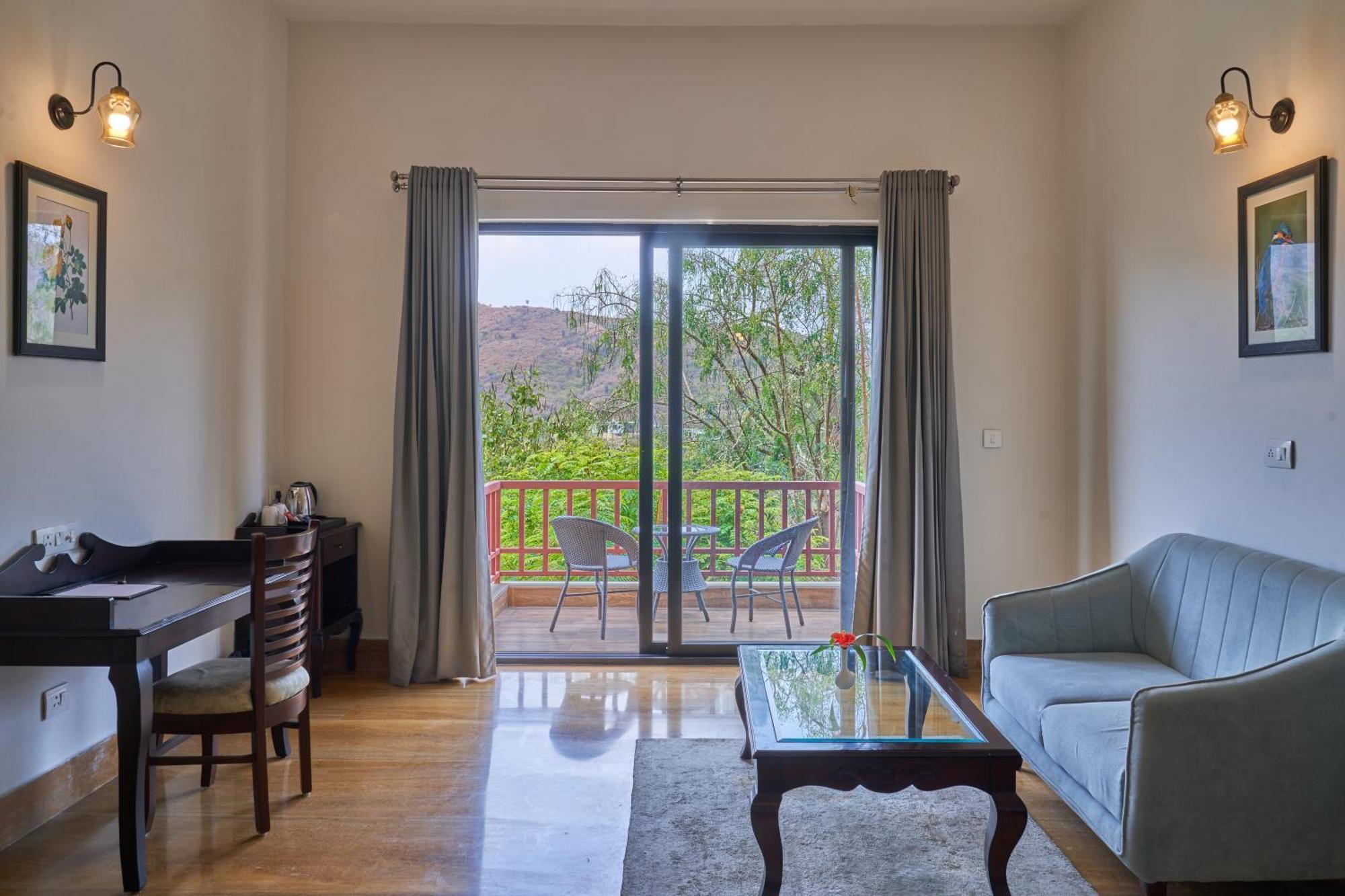 The Hunting Lodge Resort Udaipur - Villas & Pool Dabok ภายนอก รูปภาพ