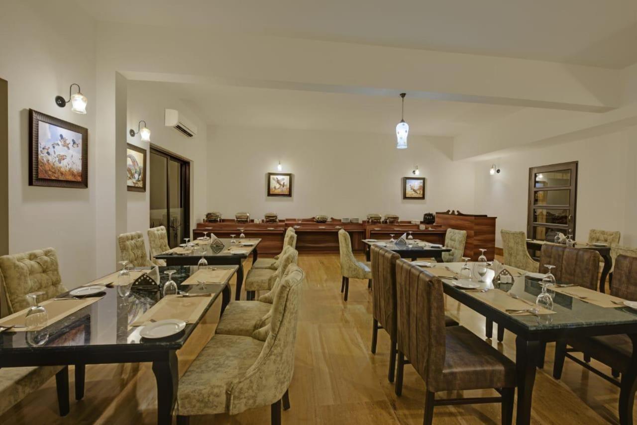 The Hunting Lodge Resort Udaipur - Villas & Pool Dabok ภายนอก รูปภาพ
