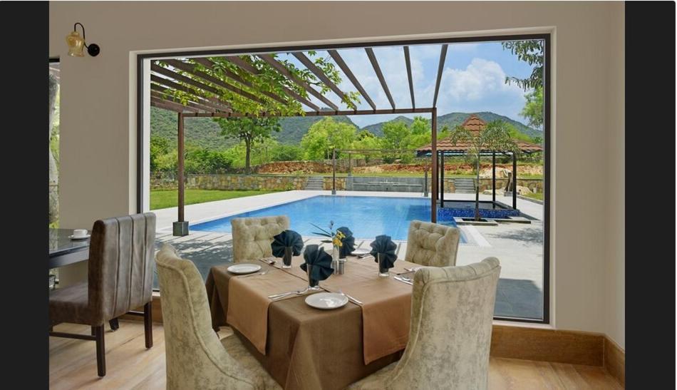 The Hunting Lodge Resort Udaipur - Villas & Pool Dabok ภายนอก รูปภาพ